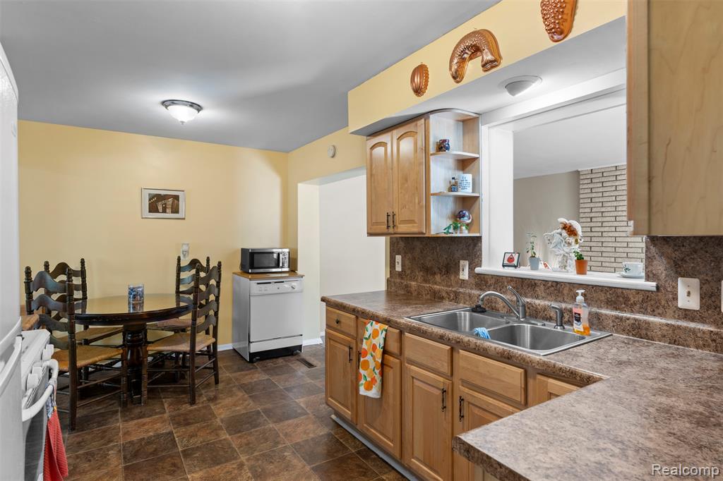 9719 Katherine Street, Taylor, MI 48180 — Photo 9