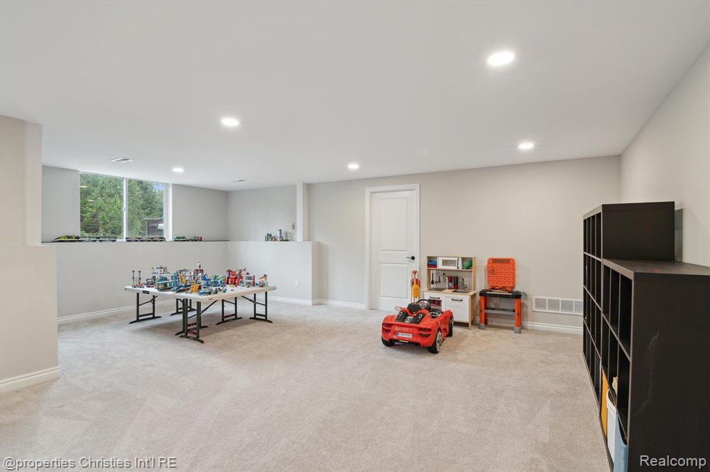 47660 WALES, Northville, MI 48167 — Photo 45