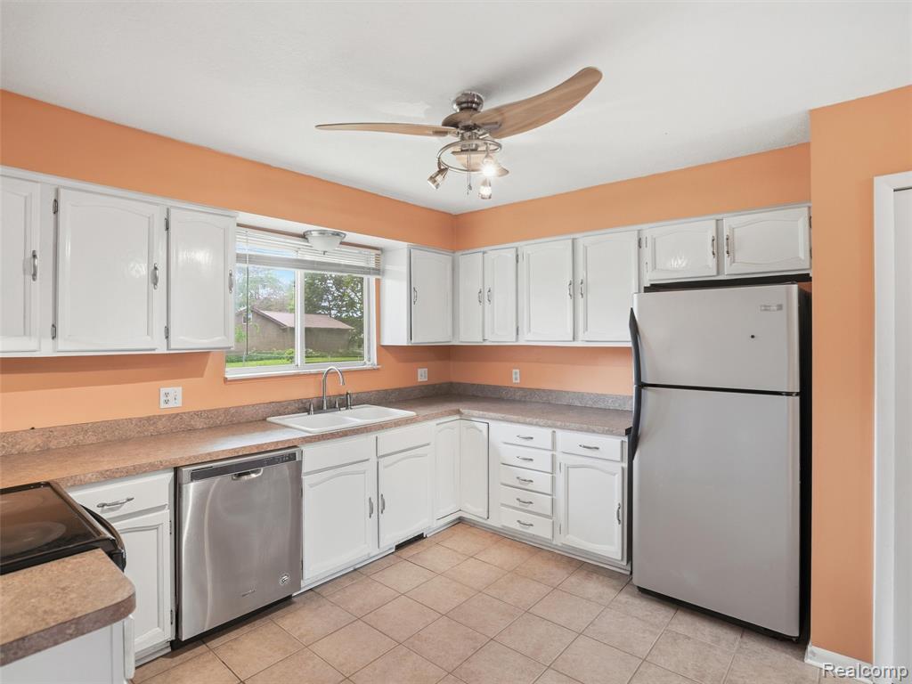 2439 N Long Lake Road, Fenton, MI 48430 — Photo 8