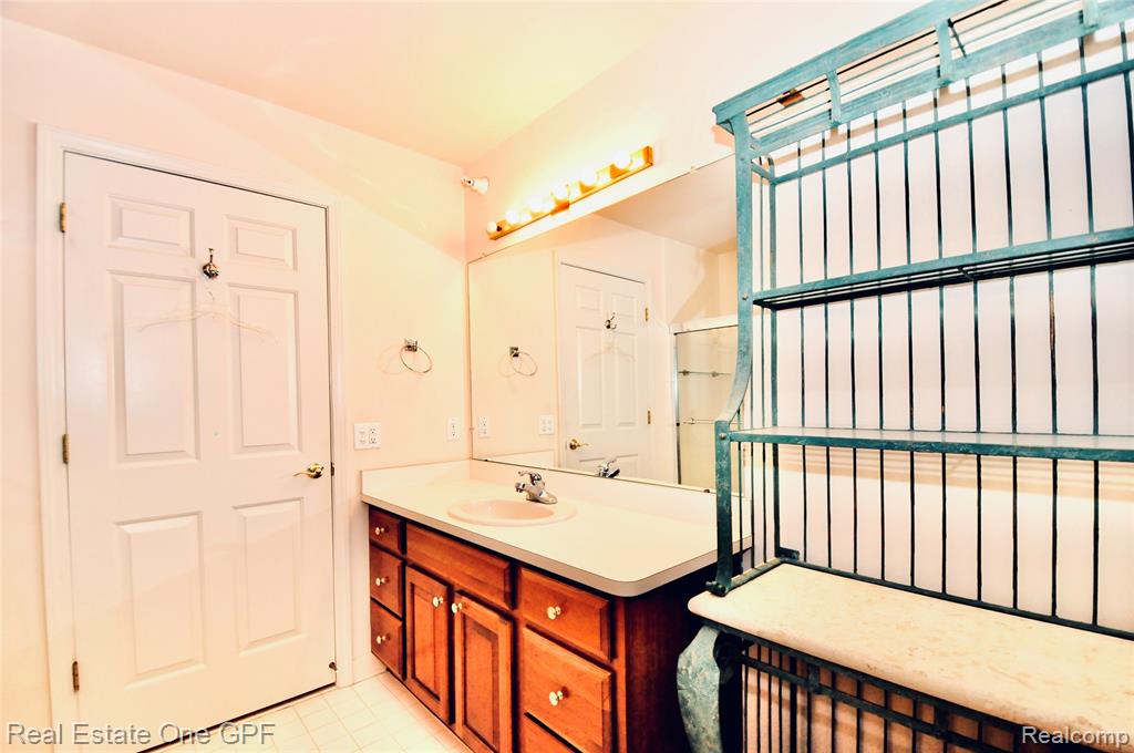 26 Pointe Park Place, 303, Grosse Pointe Park, MI 48230 — Photo 24