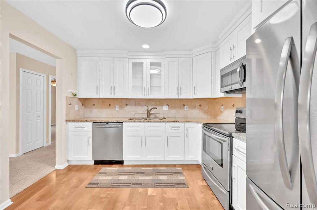 4911 Oak Hill Drive, Waterford, MI 48329 — Photo 6