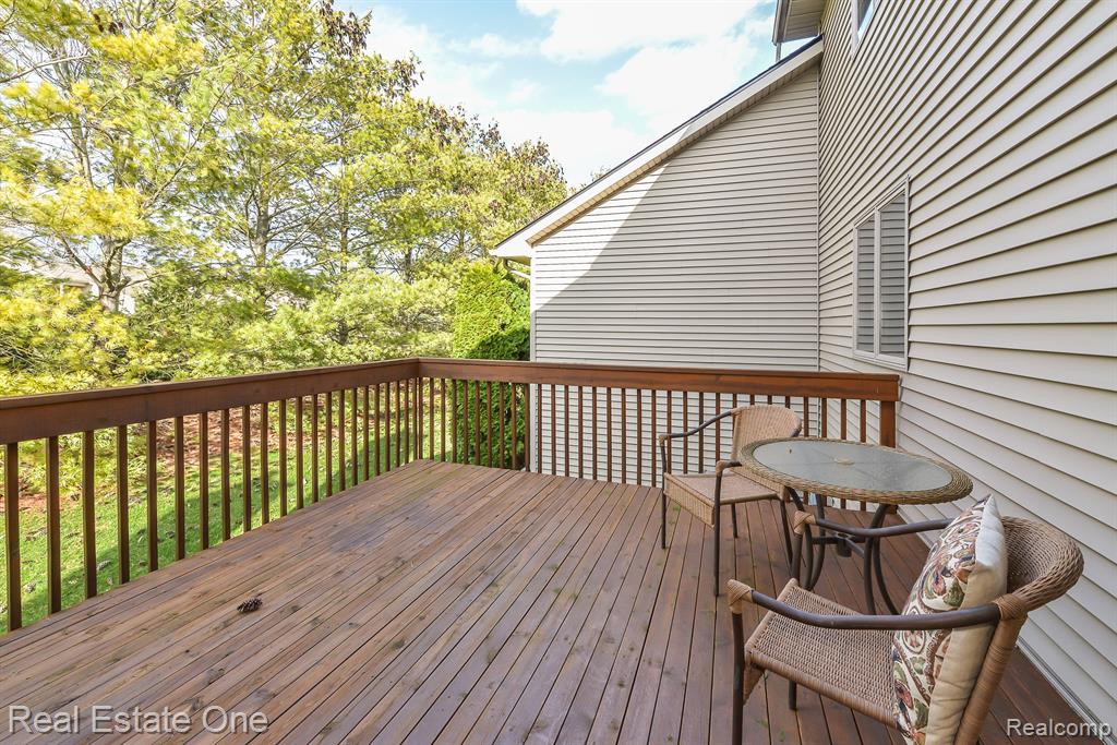 938 MILDRED J Court, Brighton, MI 48116 — Photo 17