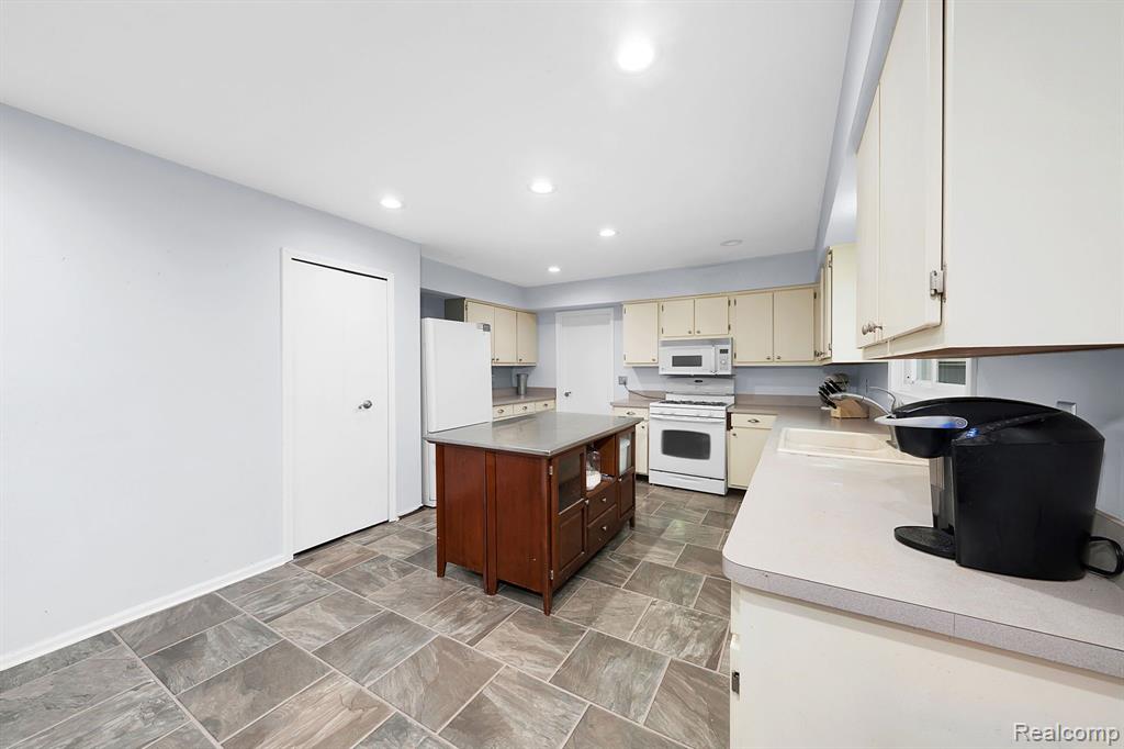 982 LANGLEY Road, Rochester Hills, MI 48309 — Photo 15