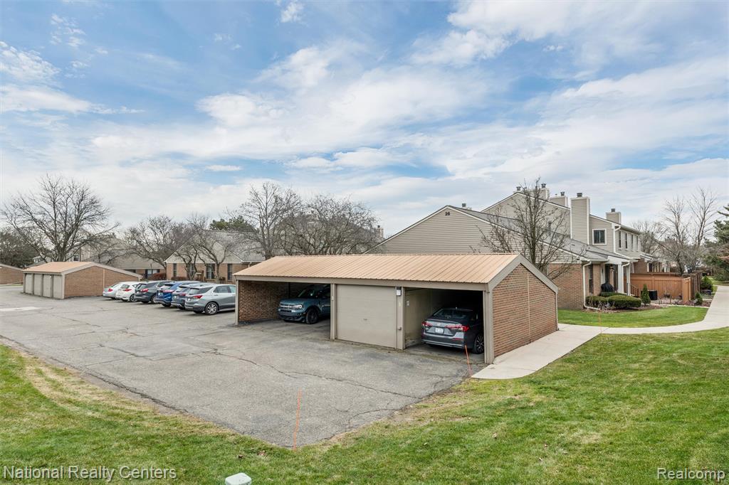 22353 PEACHTREE, Novi, MI — Photo 24