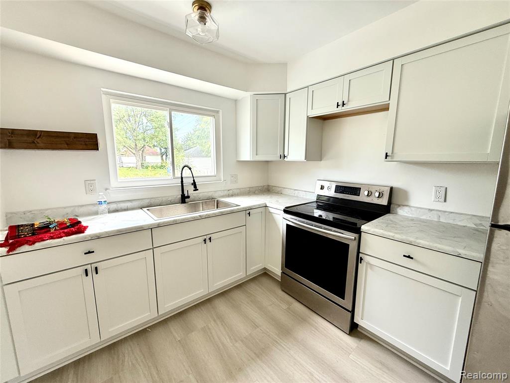 8220 Rivard Avenue, Warren, MI 48089 — Photo 9