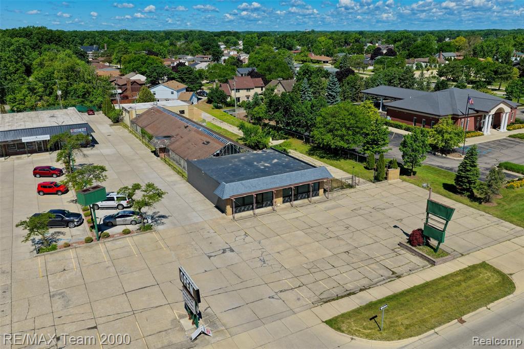 17950 Fort Street - Photo 2