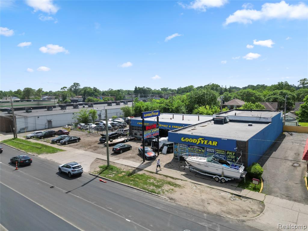 14527 Greenfield Road - Photo 4