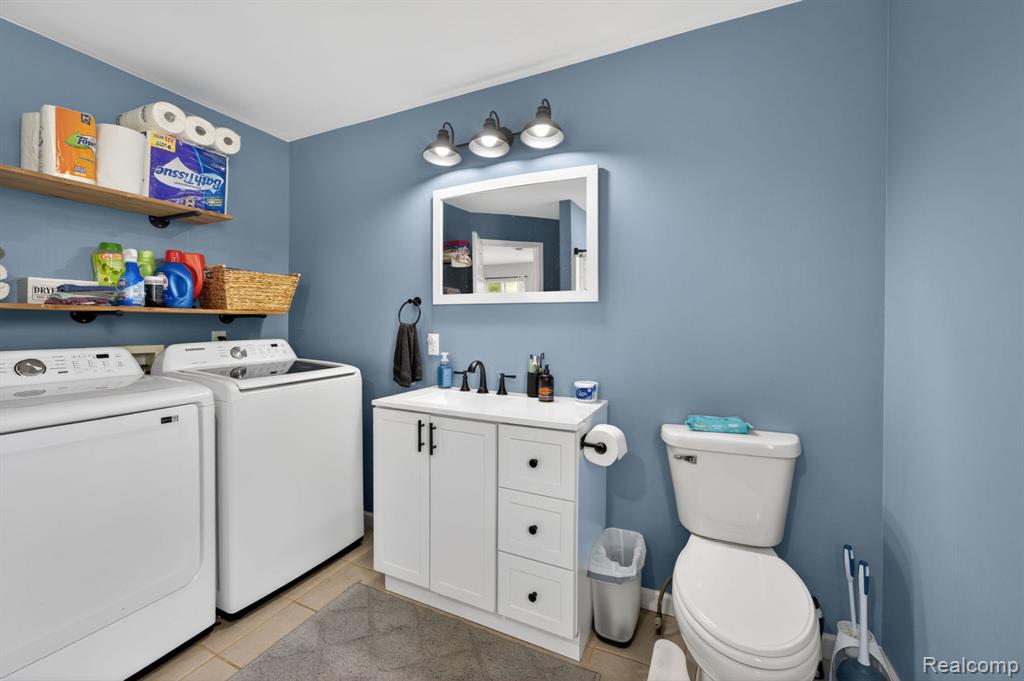6354 Lapeer Road, Burton, MI 48509 — Photo 17