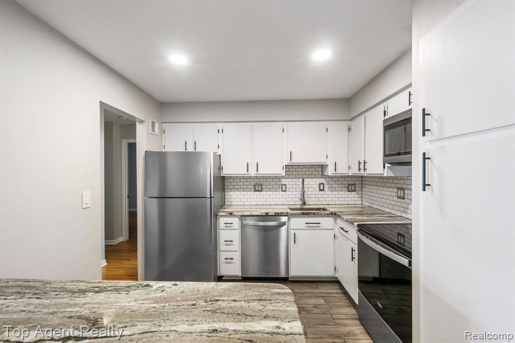 8353 Kennedy Circle, Warren, MI 48093 — Photo 17