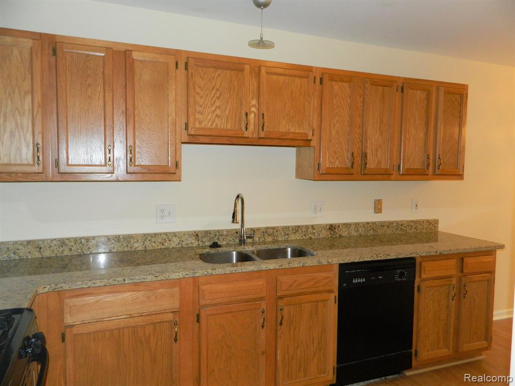 5483 Seabreeze Lane, Sterling Heights, MI 48310 — Photo 7