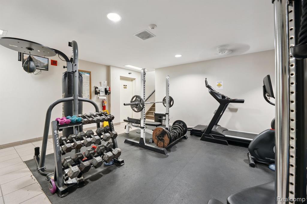 43050 12 Oaks Crescent Drive, 2066, Novi, MI 48377 — Photo 30