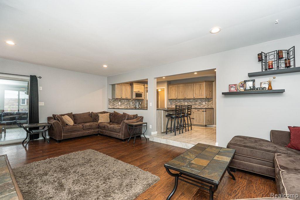 8871 SUNCREST Drive, Sterling Heights, MI 48314 — Photo 22