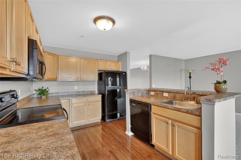 3922 Forester Boulevard, Auburn Hills, MI 48326 — Photo 10