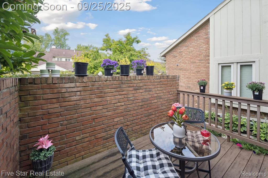5611 Hillcrest Circle W, 50, West Bloomfield, MI — Photo 4