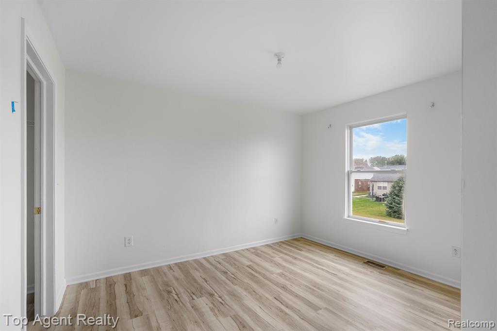 42117 CAMDEN Road, Belleville, MI 48111 — Photo 23