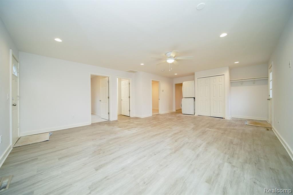 935 MCCLELLAN Street, Lake Orion, MI 48362 — Photo 11