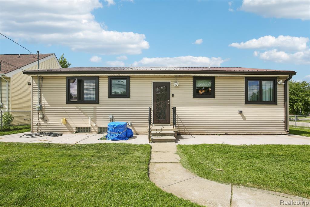 8286 Westminster Avenue, Warren, MI 48089 — Photo 4