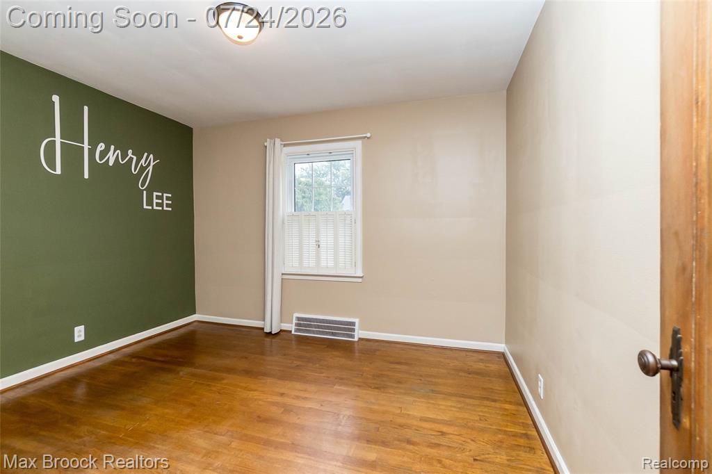 1090 Cambridge Road, Berkley, MI 48072 — Photo 11