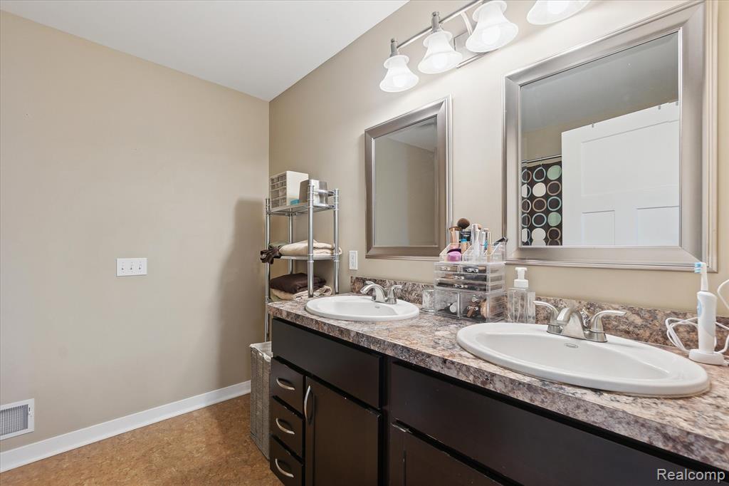 5332 Northwood Road, Grand Blanc, MI 48439 — Photo 15