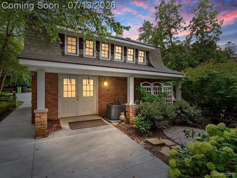 6420 Commerce Road, West Bloomfield, MI 48324