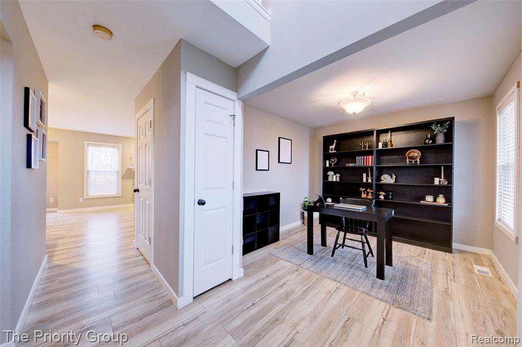 4395 Pondview Drive, Swartz Creek, MI 48473 — Photo 4