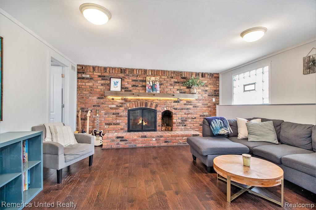 999 BYRON, Milford, MI 48381 — Photo 11