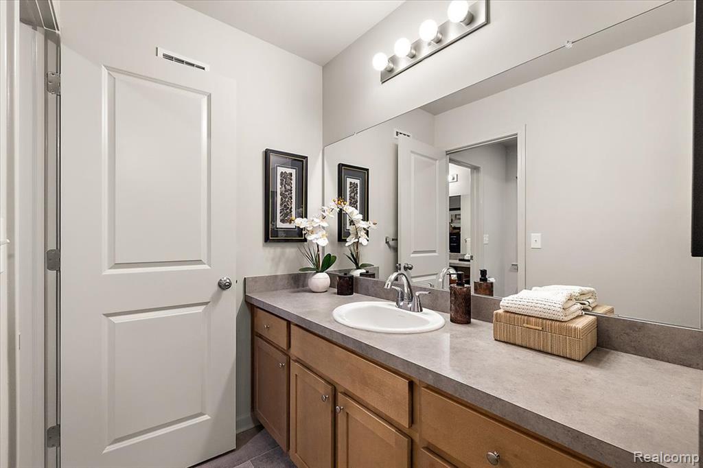 20498 Van Antwerp Street, 23, Harper Woods, MI 48225 — Photo 35