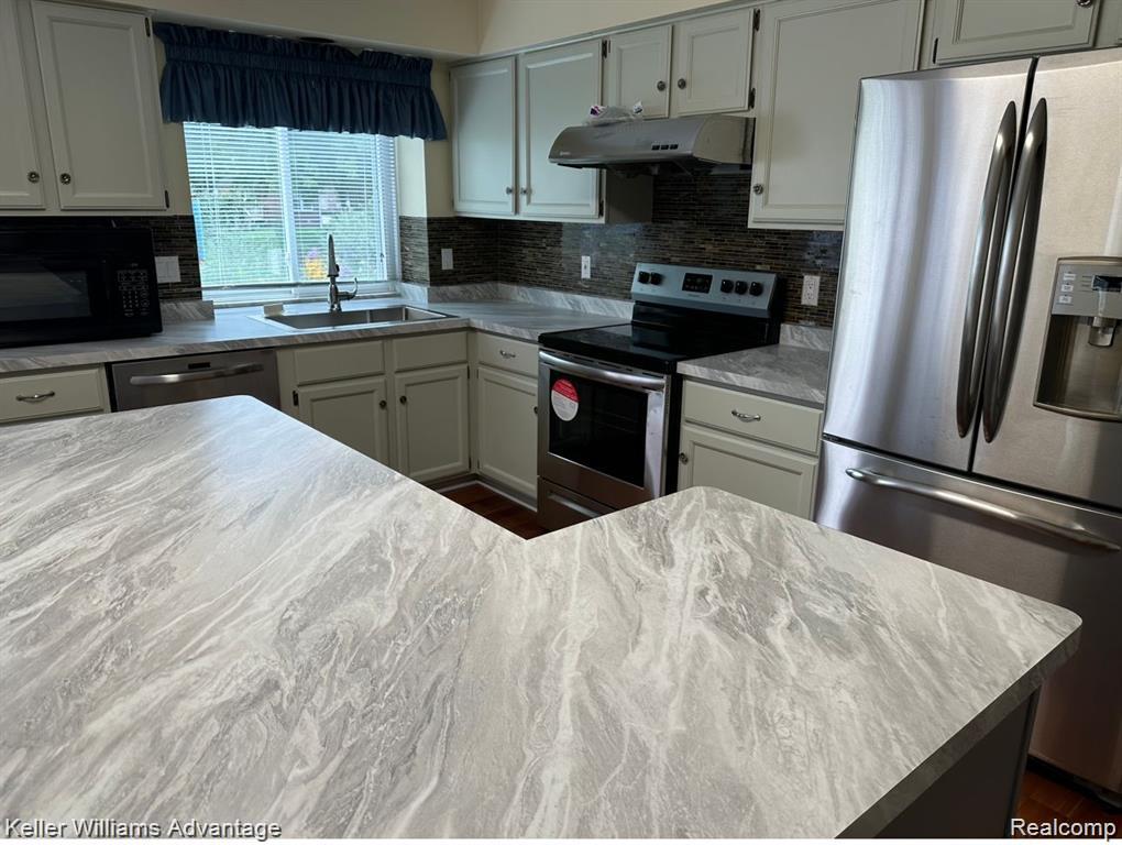45655 LARCHMONT Drive, Canton, MI 48187 — Photo 6