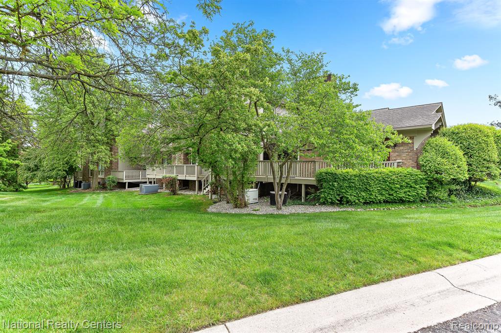 7207 Creeks Bend Drive, West Bloomfield, MI — Photo 53