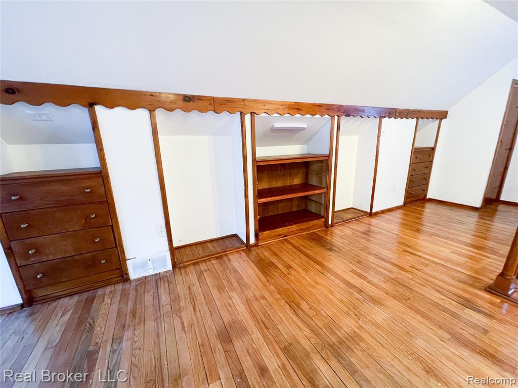 603 Vernier Road, Grosse Pointe Woods, MI 48236 — Photo 17