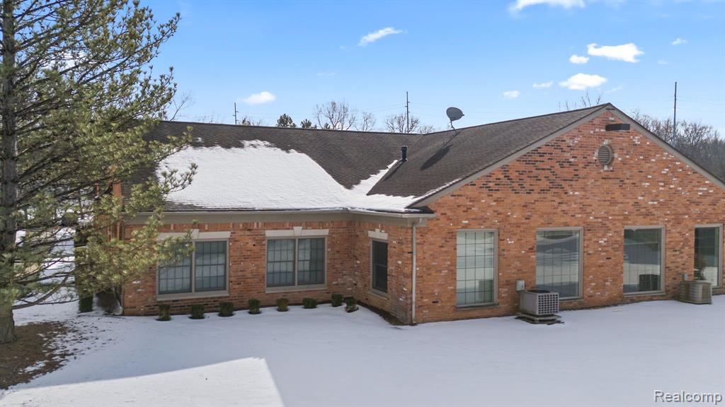 940 W AVON Road, Rochester Hills, MI 48307 — Photo 5