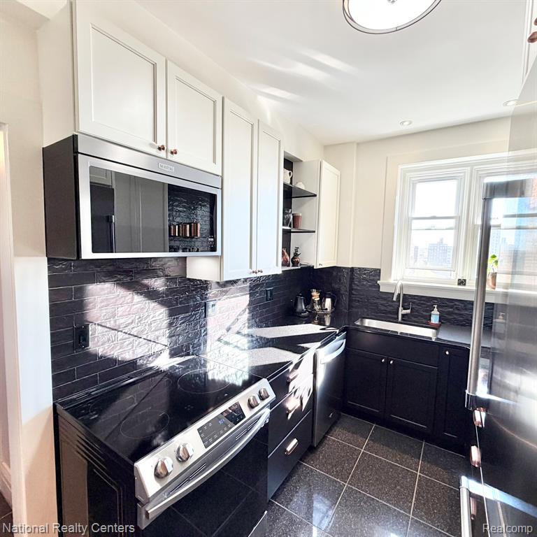 8120 E Jefferson Ave E Jefferson Avenue, 7E, Detroit, MI 48214 — Photo 19