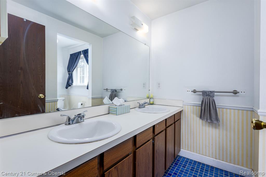 41924 Amberly Drive, Clinton Twp, MI 48038 — Photo 21