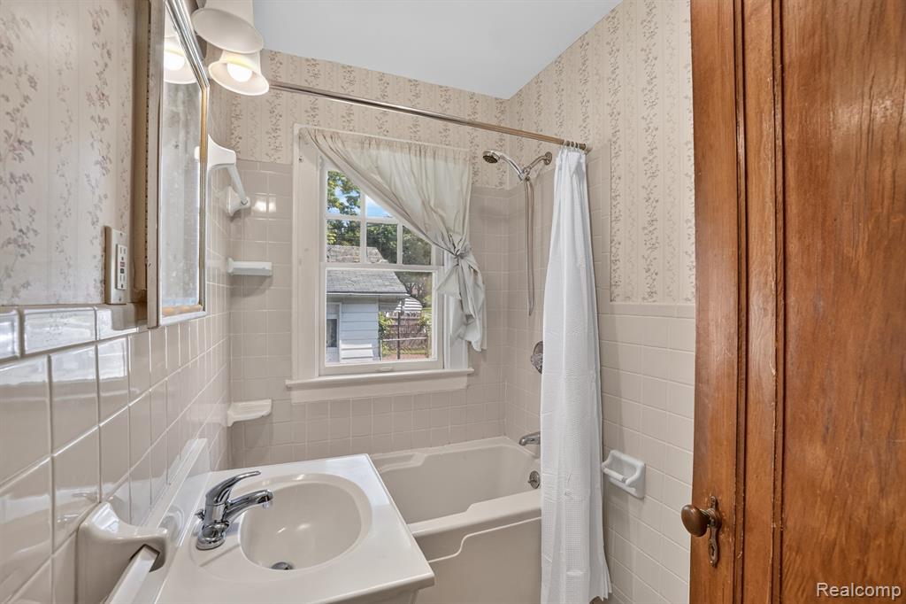 702 Leland Street, Flint, MI 48507 — Photo 15