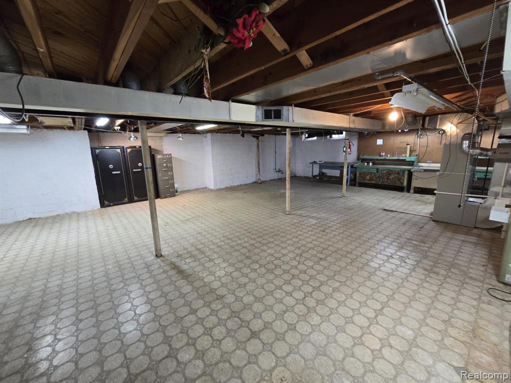 9036 Merriman Road, Livonia, MI 48150 — Photo 17