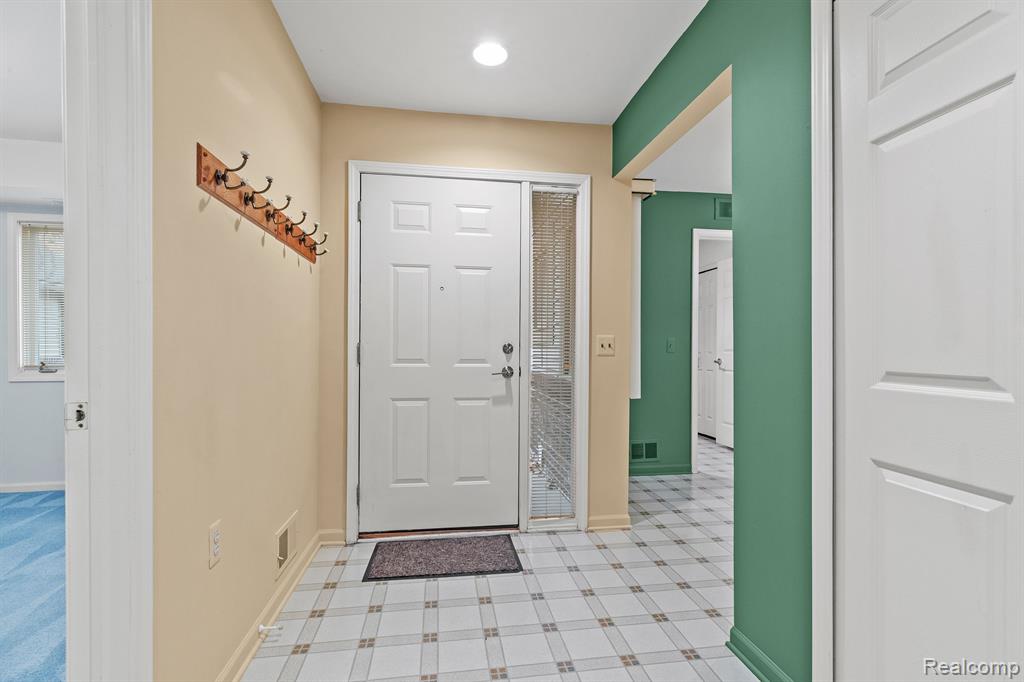 21334 MULBERRY Court, 50, Farmington Hills, MI 48336 — Photo 4