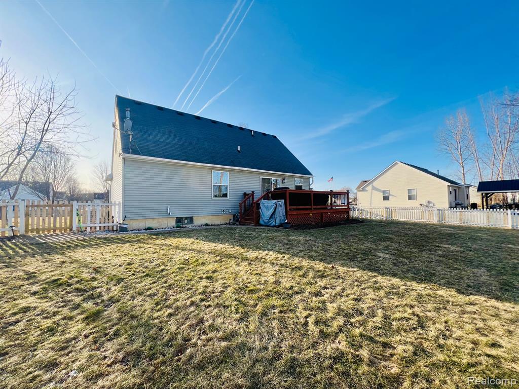 704 HAYSTACK Drive, Linden, MI 48451 — Photo 12