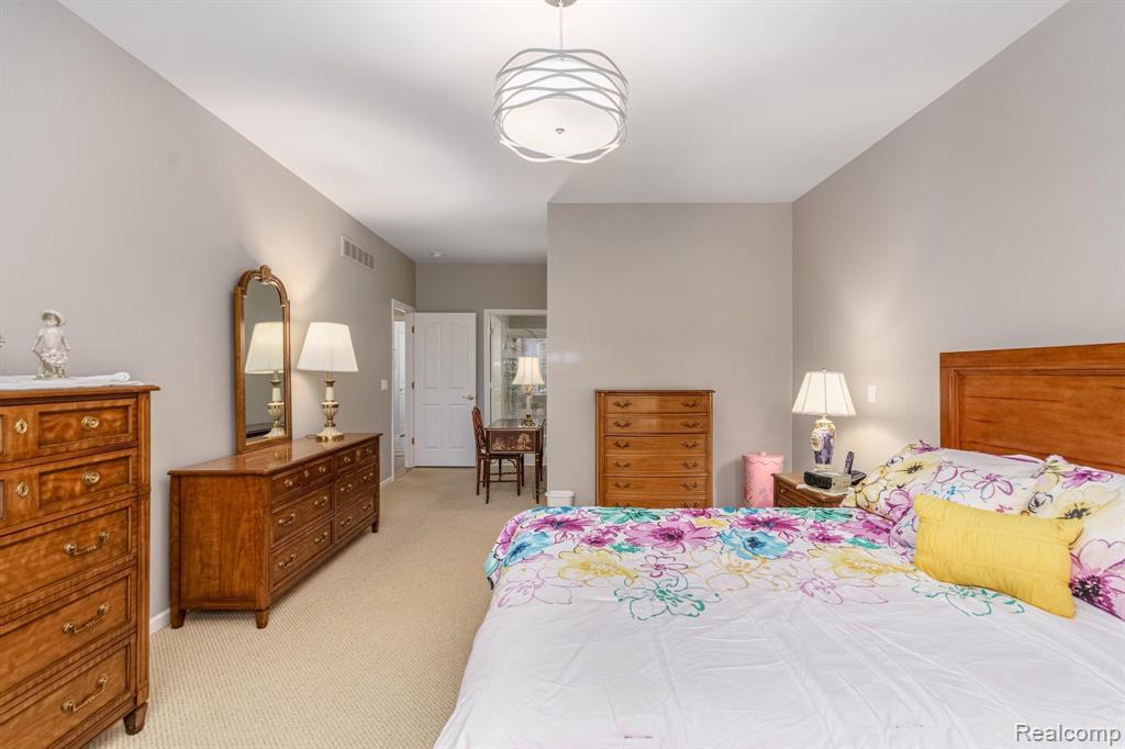 512 WYNGATE Drive, Rochester, MI 48307 — Photo 16