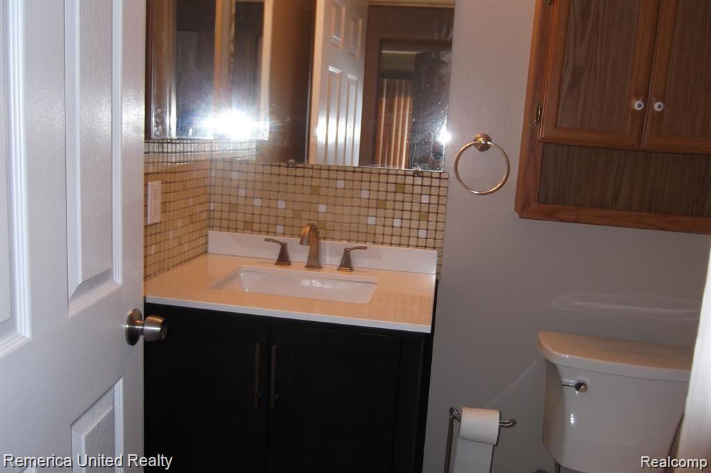 7020 VILLA Drive, Waterford, MI 48327 — Photo 9