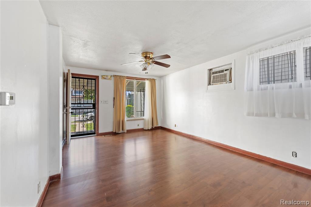 11399 Lumpkin Street, Hamtramck, MI 48212 — Photo 11