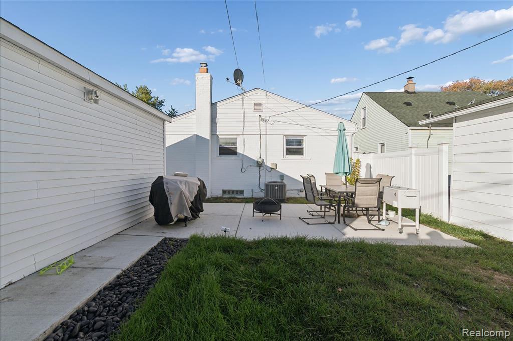 901 Cora Street, Wyandotte, MI 48192 — Photo 37