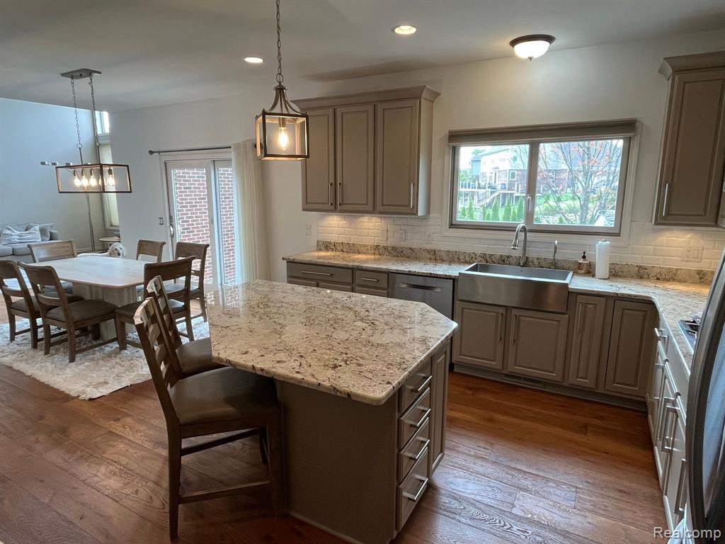 760 PEMBROKE, White Lake, MI — Photo 11