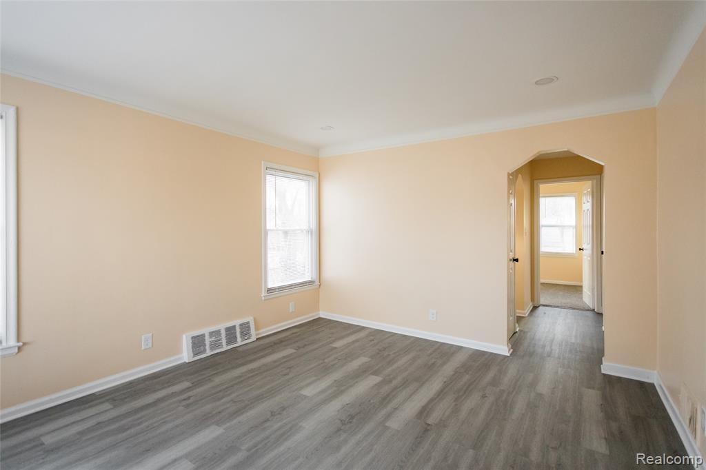 19100 Kingsville Street, Harper Woods, MI 48225 — Photo 8