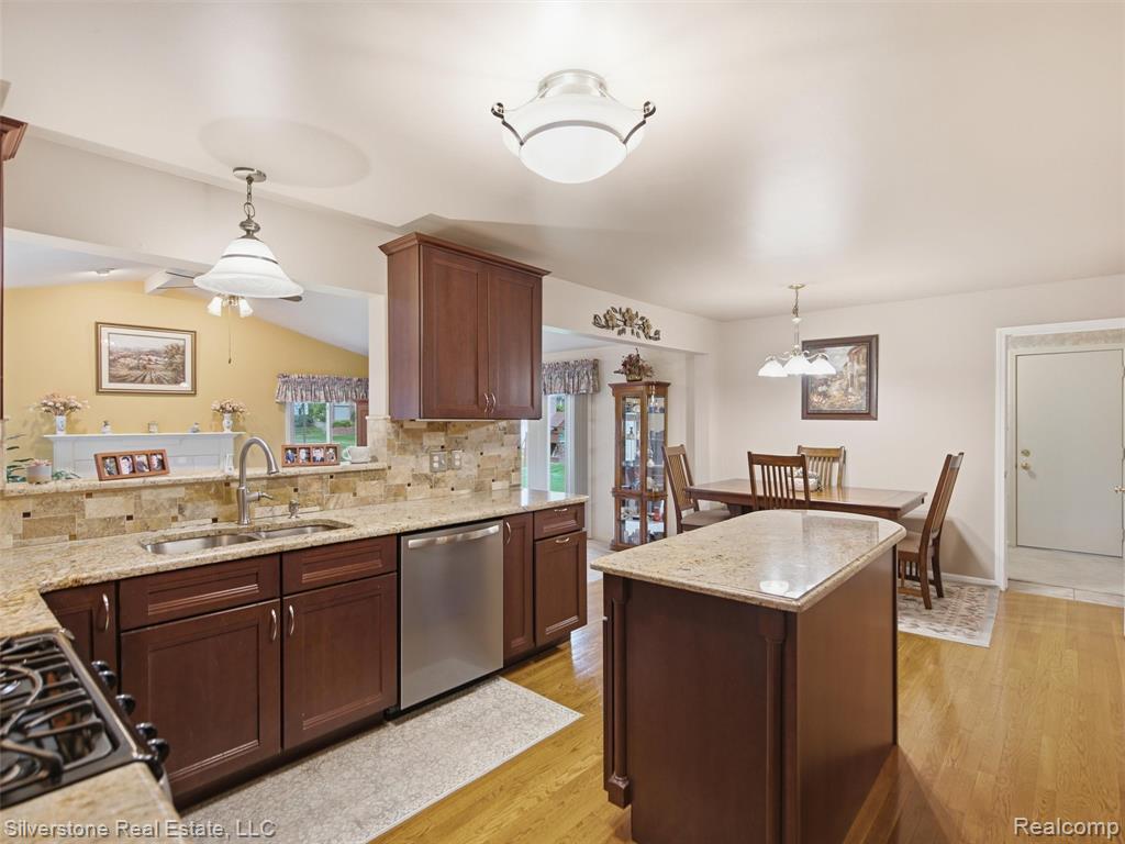 6577 Edith Court, Troy, MI 48085 — Photo 24