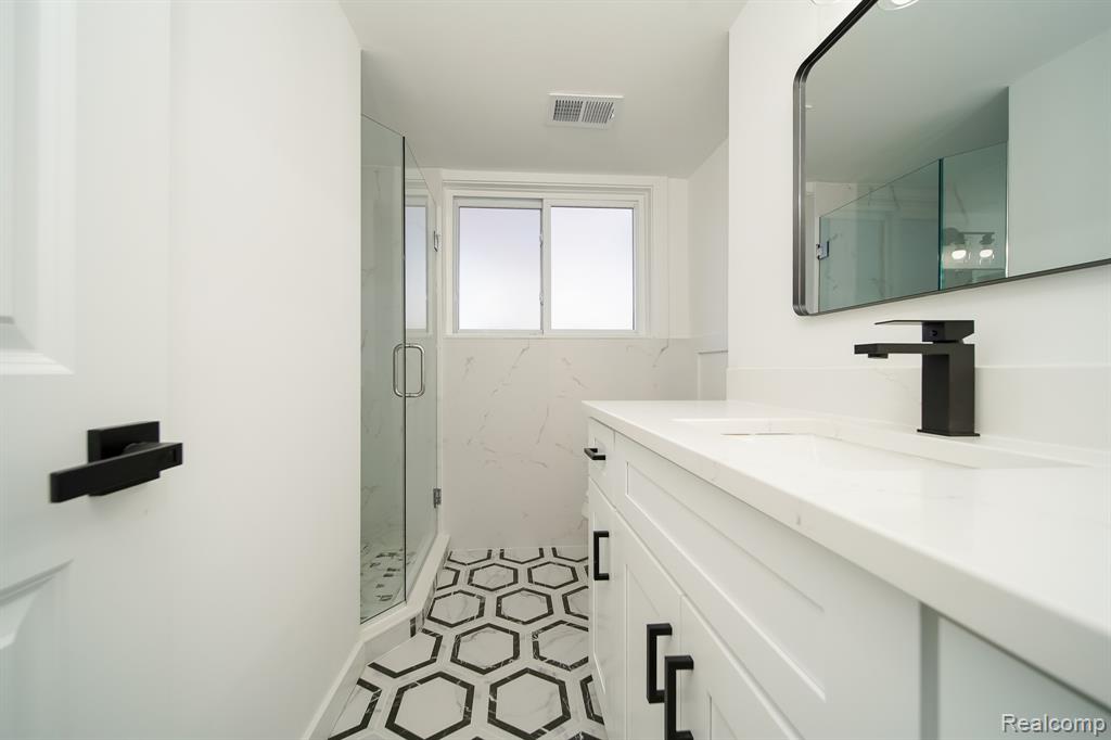 4060 Franklin Park Drive, Sterling Heights, MI 48310 — Photo 62