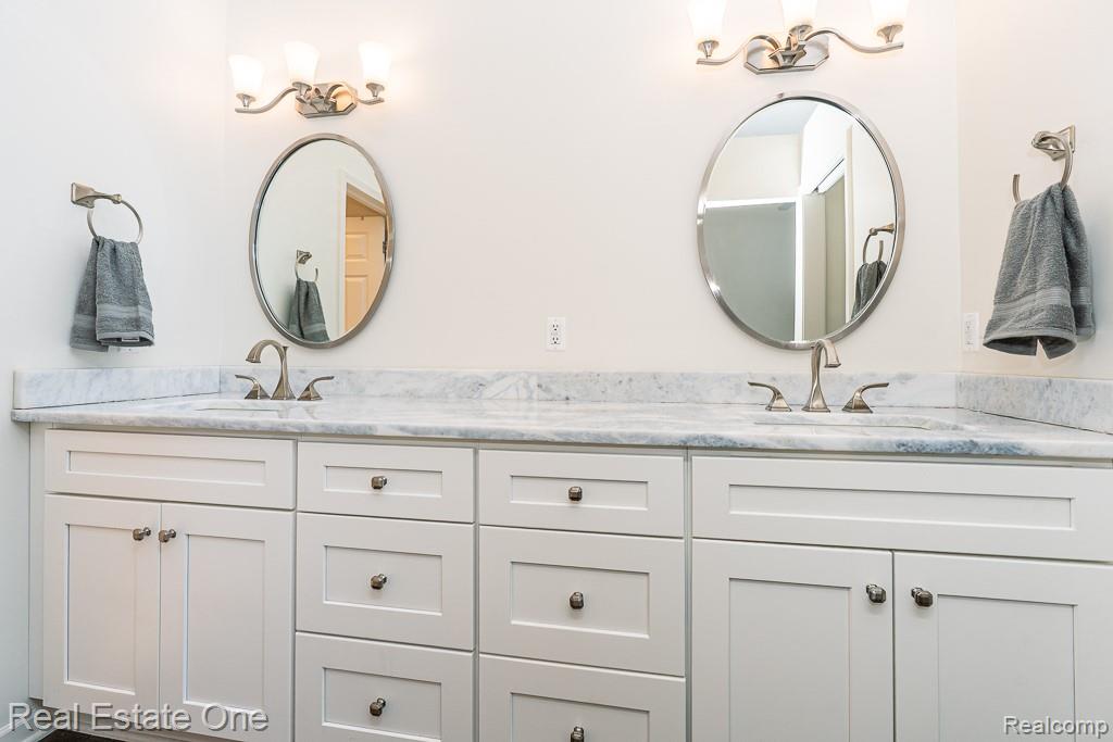 7086 Danbrooke Court, West Bloomfield, MI — Photo 30