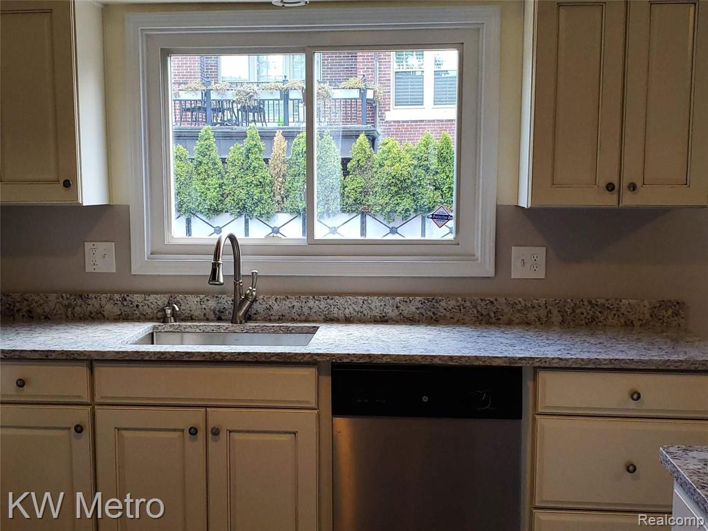 553 N OLD WOODWARD Avenue, Birmingham, MI 48009 — Photo 10
