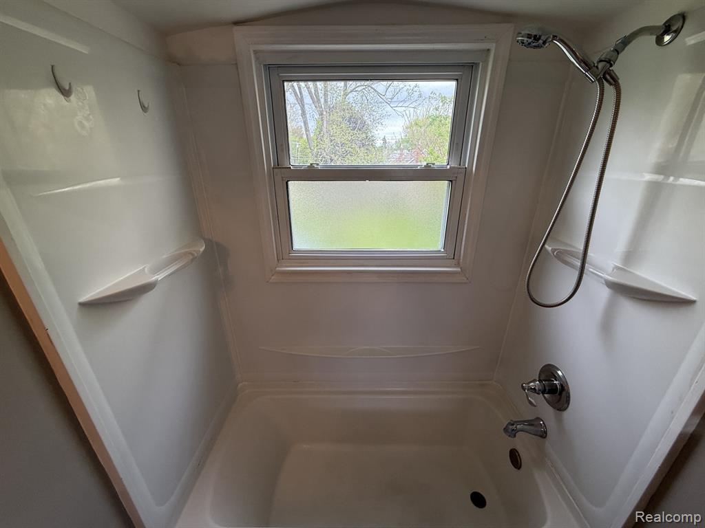 24414 W Chicago, Redford, MI 48239 — Photo 11