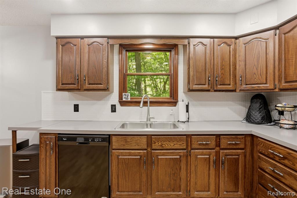 6218 Sturgeon Creek Pkwy, Midland, MI 48640 — Photo 8