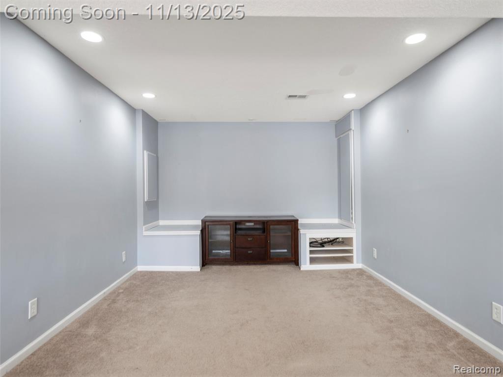 8249 Old Harbor, Grand Blanc, MI 48439 — Photo 38